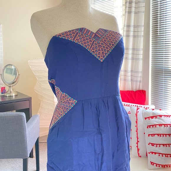 Ecote Strapless and Embroidered Dress in Blue Barbiecore MEDIUM - Picture 2 of 10